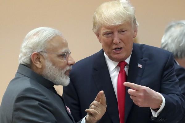 d3486614-1 ▲美國總統川普(Donald Trump)與印度總理莫迪(Narendra Modi)。(圖/達志影像/美聯社)