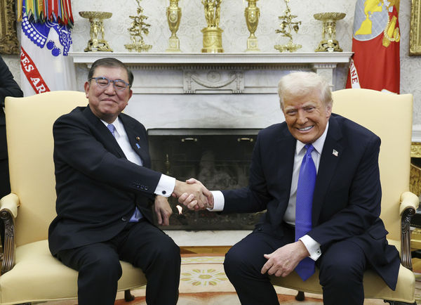 d8076582-2 ▲▼日本首相石破茂和美國總統川普會面。(圖/達志影像/美聯社)