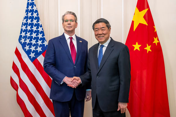 d8220450-1 ▲▼中美關稅談判,中方由國務院副總理何立峰領軍,美方由財政部長貝森特(Scott Bessent)領軍。(圖/路透社)