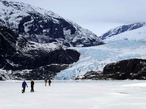 d8359113 ▲▼美國阿拉斯加州曼登霍爾冰川(Mendenhall Glacier)。(圖/達志影像/美聯社)
