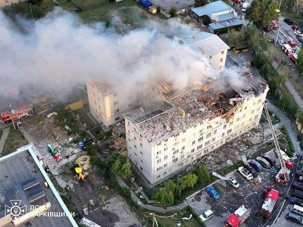 ▲▼烏克蘭哈爾科夫遭俄羅斯空襲，共7人喪命、24人受傷，當中甚至包括一名僅1歲半的女童。（圖／路透）