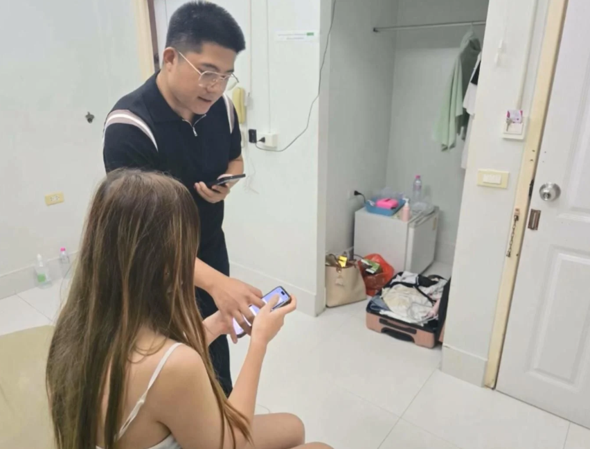 8347586-1 ▲▼點巨乳應召妹「開箱變貧乳」!他怒報警 泰賣淫照騙新手法曝。(圖/翻攝自Metropolitan Police Bureau)
