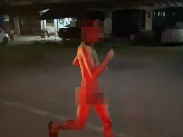8375142-1 ▲▼為求真愛「裸奔」還願! 泰22歲男深夜嚇壞鄰居。(圖/翻攝臉書)