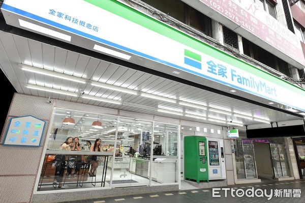 ▲▼全家科技概念2號店。（圖／記者蕭筠攝）
