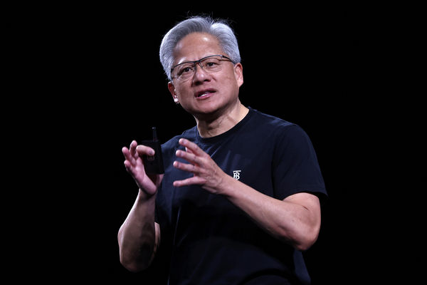 ▲▼輝達（Nvidia）執行長黃仁勳（Jensen Huang）在法國巴黎科技盛會「VivaTech」。（圖／路透）