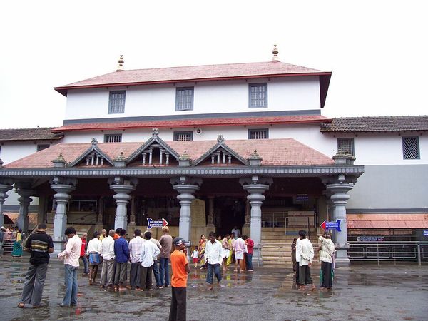 d8369831-1 ▲印度卡納塔卡邦的瑪斯塔拉神廟(Dharmasthala Temple)。(圖/翻攝維基百科)