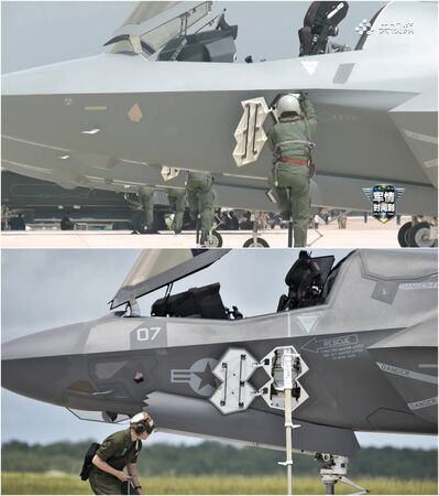 ▲▼殲-35折疊式的登機梯曝光，外型和折疊方式幾乎和美國F-35戰機一模一樣。（圖／翻攝自Facebook／解放軍評論團粉專）