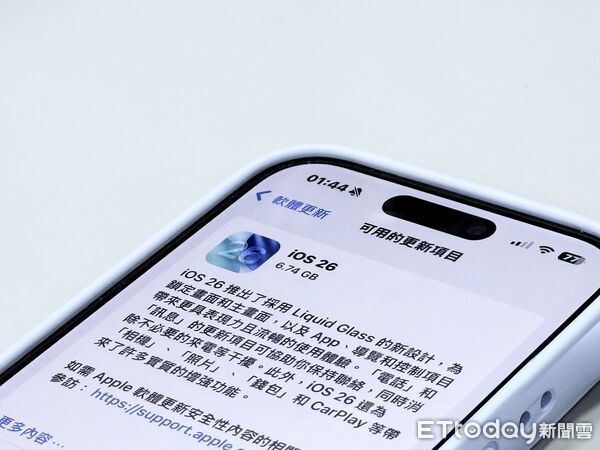 ▲▼iPhone 15，iOS 26。（圖／記者許力方攝）