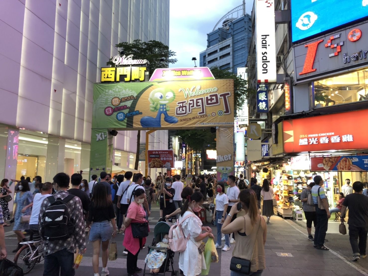 ▲▼西門町,店面,空屋,倒店,逛街,人潮。（圖／記者項瀚攝）