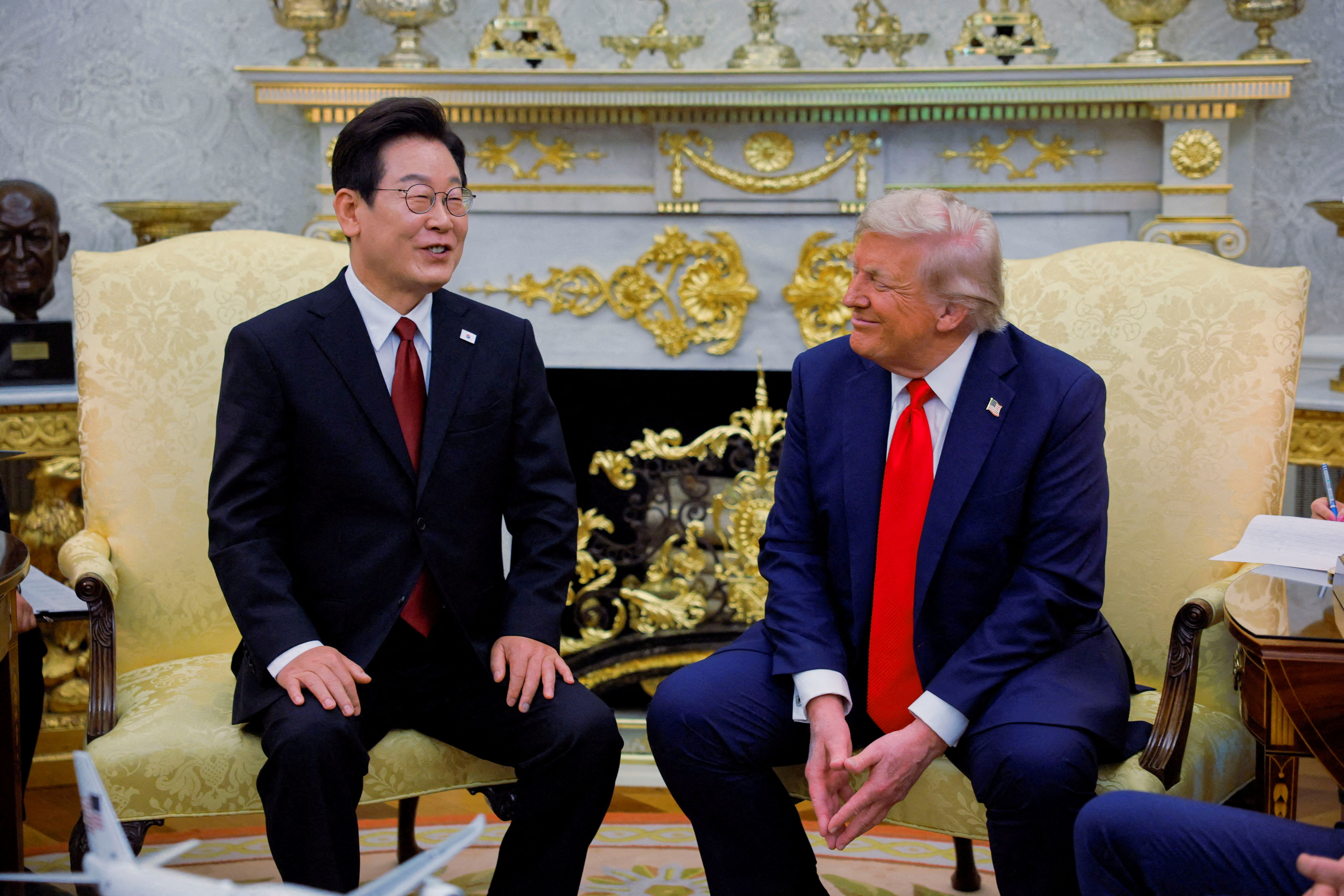 ▲▼ 美國總統川普（右）與南韓總統李在明（左）。（圖／路透）