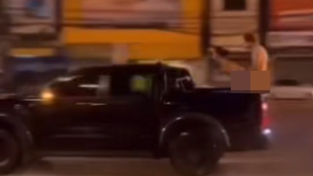 8417680 ▲▼飛車活春宮! 男女站在後車斗「全裸開啪」超激烈。(圖/翻攝臉書)