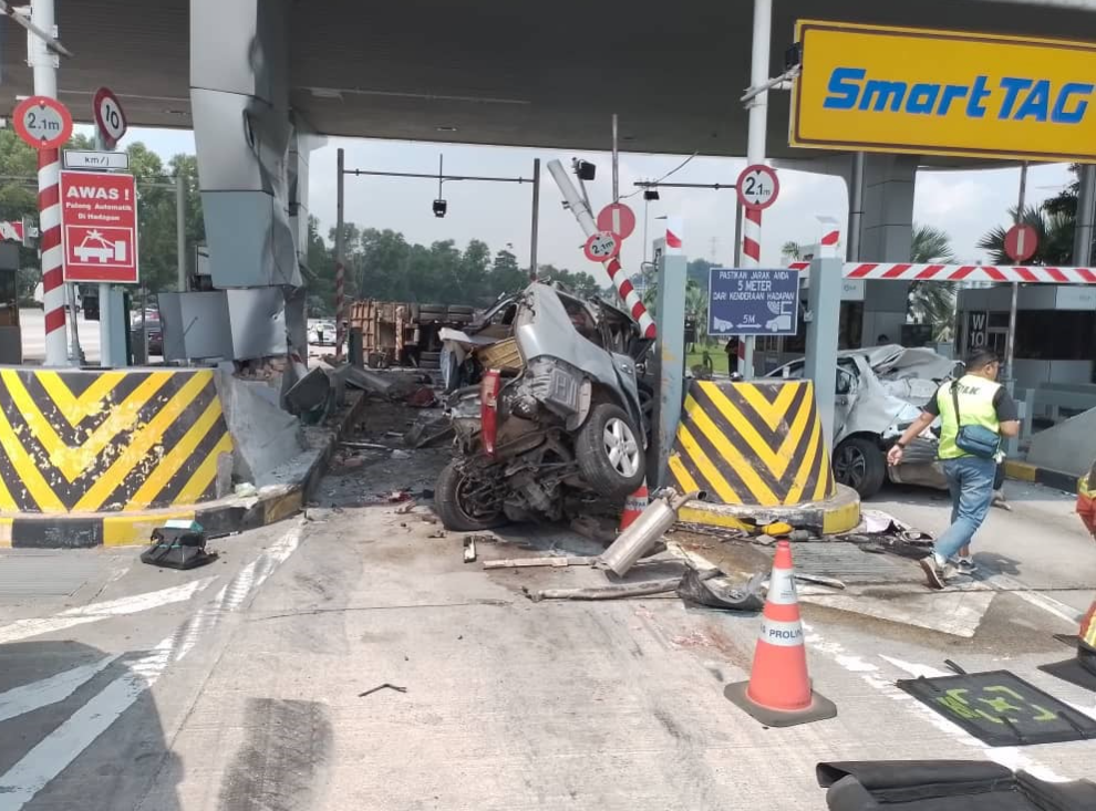 8421839 ▲媽媽只來得及抱一子!1歲童拋飛車外慘死。(圖/翻攝自中國報)