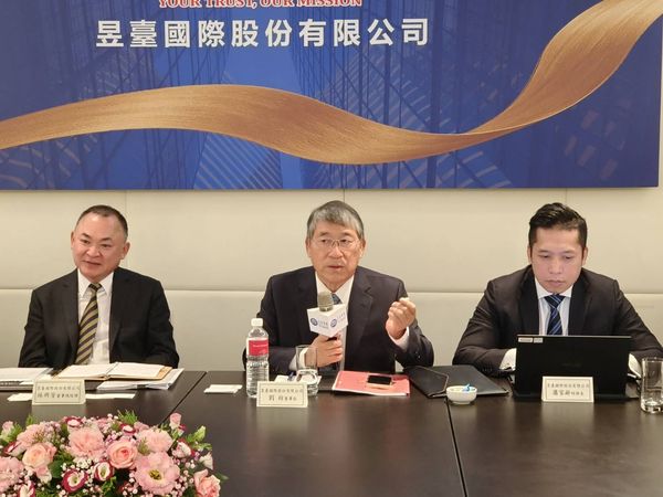 d8413912-1 ▲左起昱台總經理林興芳、董事長劉枋、財務長蕭家辭。(圖/記者張佩芬攝)