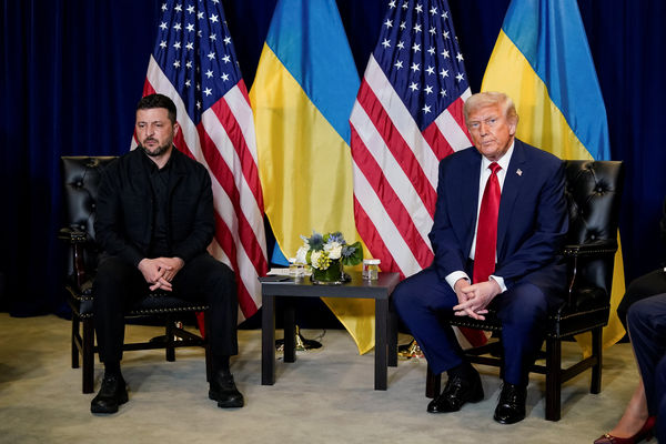 ▲▼美國總統川普（Donald Trump）在聯合國大會場邊與烏克蘭總統澤倫斯基（Volodymyr Zelenskyy）舉行雙邊會。（圖／路透）
