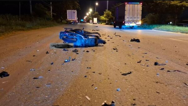 d8421855 ▲▼存錢給愛妻驚喜!泰男回家途中車禍亡 坐墊下「翻出情書」超心碎。(圖/翻攝臉書กฤษณะ กู้ภัยโรจนะ)