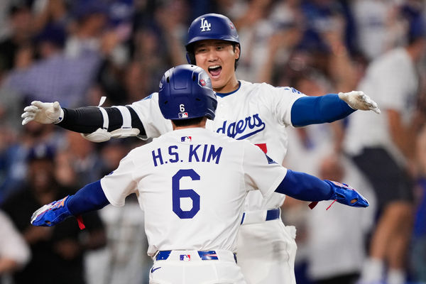▲香檳慶祝夜！大谷翔平笑稱「幾次都行」　大讚佐佐木朗希可靠。（圖／達志影像／美聯社）