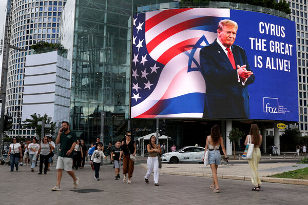 ▲▼以色列首都特拉維夫街頭懸掛感謝美國總統川普（Donald Trump）的看板。（圖／路透）