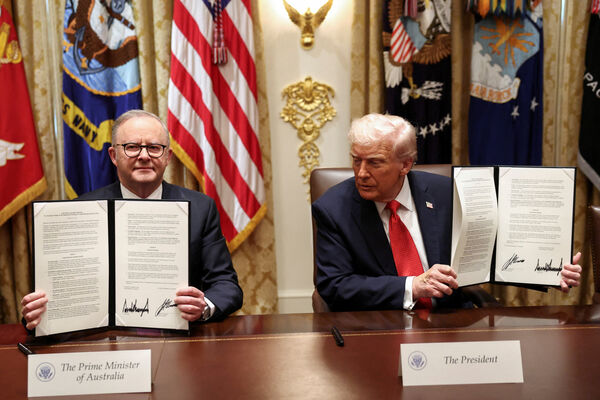 d8455975-1 ▲▼美國總統川普(Donald Trump)與澳洲總理艾班尼斯(Anthony Albanese)20日在白宮舉行首次峰會,雙方簽署「關鍵礦產協議」。(圖/路透)