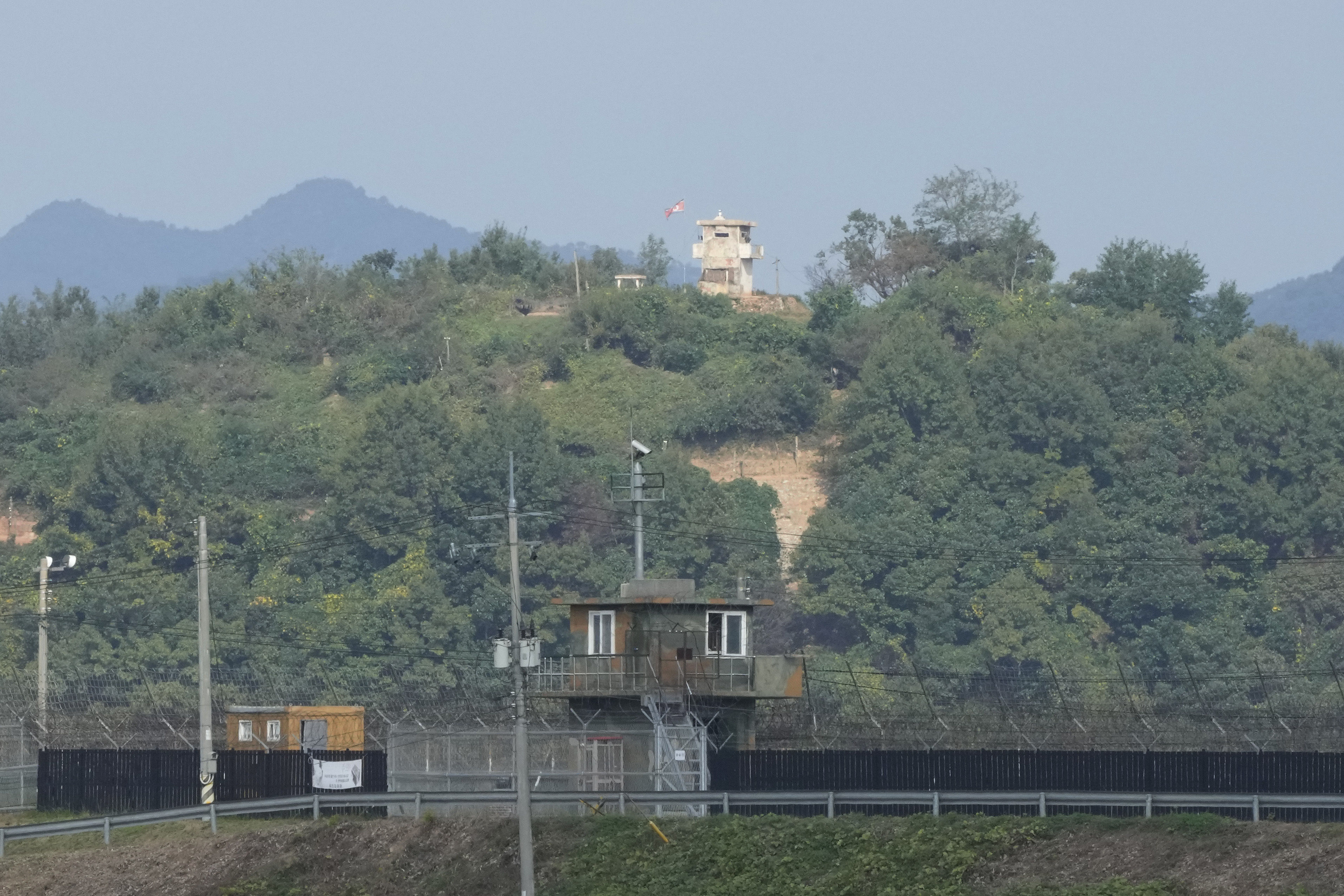 7894572 ▲▼從南韓京畿道坡州市,望向對面北韓的軍事哨所。(圖/達志影像/美聯社)