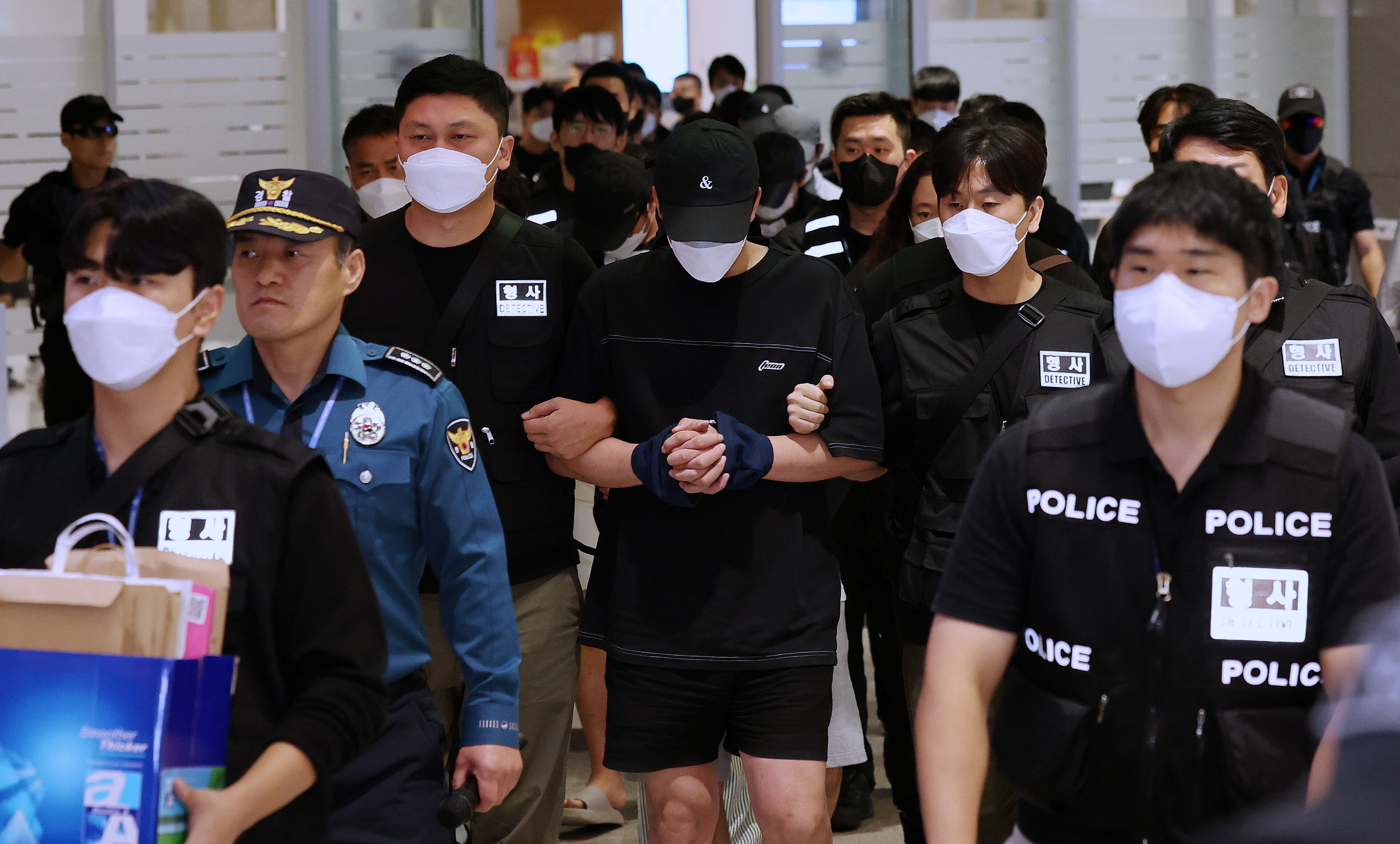 8455262 ▲▼遭詐騙前往柬埔寨參與犯罪的南韓「豬仔」,以透過外交當局談判後送回南韓。(圖/達志影像/美聯社)