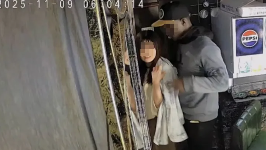 ▲▼他們「假如廁真嘿咻」慘被po網公審　餐廳：要打砲去開房間。（圖／翻攝自X）