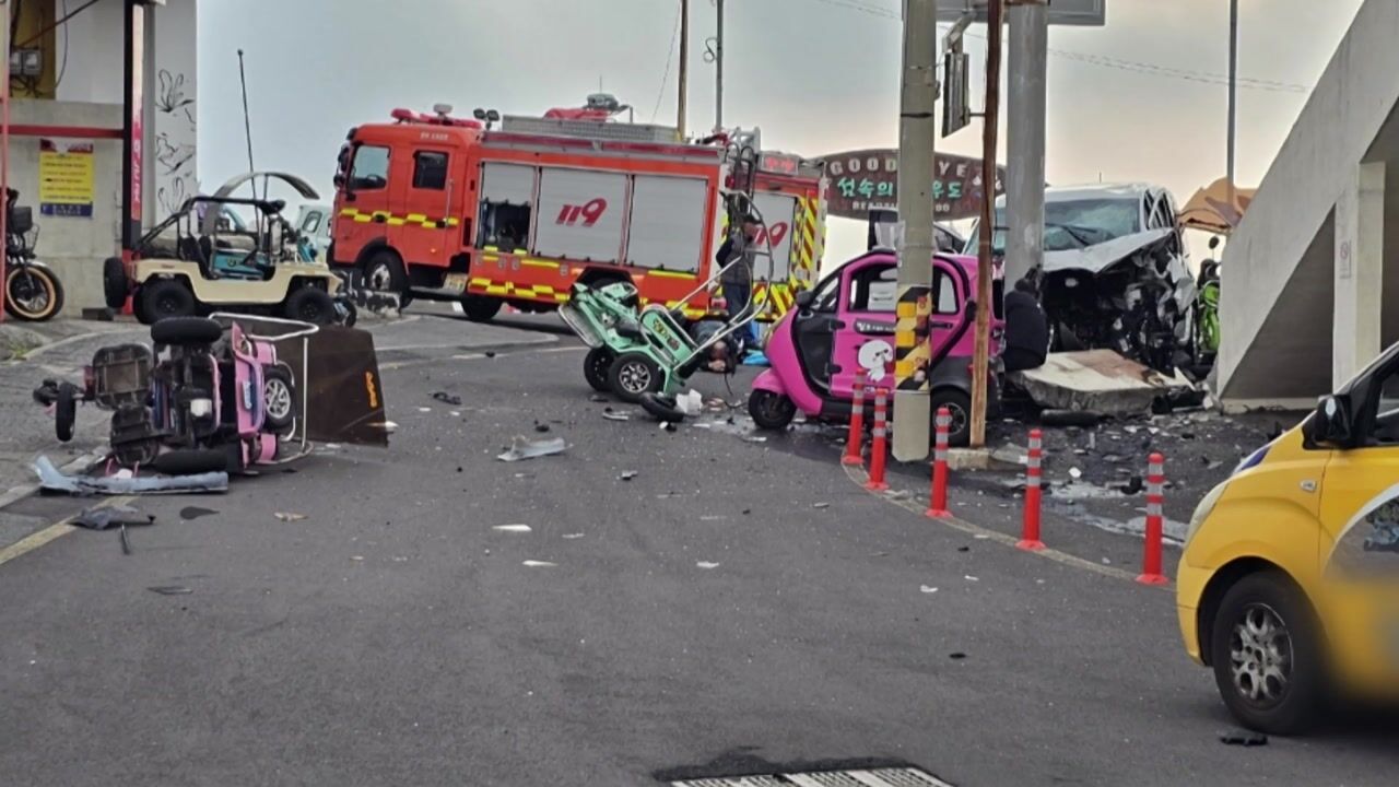 ▲▼南韓濟州島牛島天津港24日下午發生重大車禍。（圖／翻攝自YTN News）