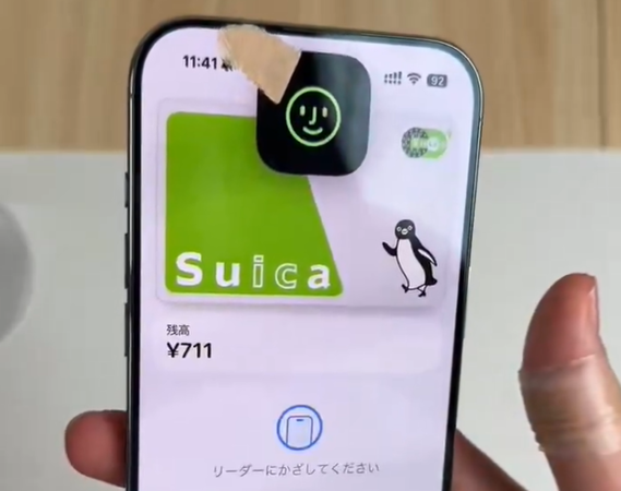 ▲▼iPhone貼膠帶也能解鎖。（圖／翻攝自X）