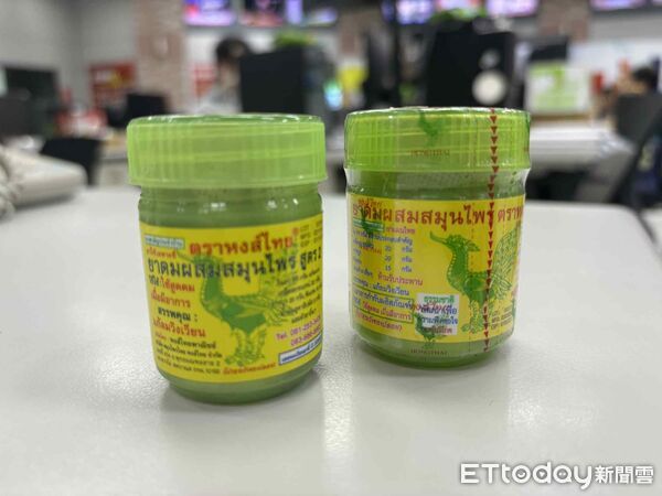 d8468059-1 ▲▼泰國「Hong Thai天鵝牌草藥鼻通」。(圖/記者張方瑀攝)