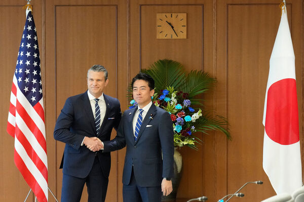 d8468265 ▲▼ 美國國防部長赫格塞斯(Pete Hegseth)29日與日本防衛相小泉進次郎在東京會談 。(圖/路透)