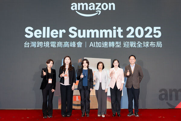 ▲2025台灣跨境電商高峰會，左起為亞馬遜全球開店行銷總監劉芳君、數發部數位產業署主秘童明慧、亞馬遜全球開店台灣總經理謝孜希、經濟部次長江文若、台北市政府產業發展局專門委員許維倫、台北市進出口同業公會副秘書長蔡順達。（圖／業者提供）