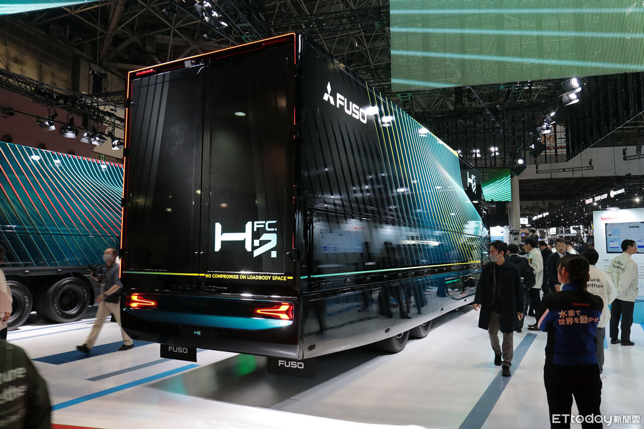 e8469144 ▲FUSO「2款氫氣重型卡車」日本車展首度現身!充填15分可跑1200KM。(圖/記者張慶輝攝)