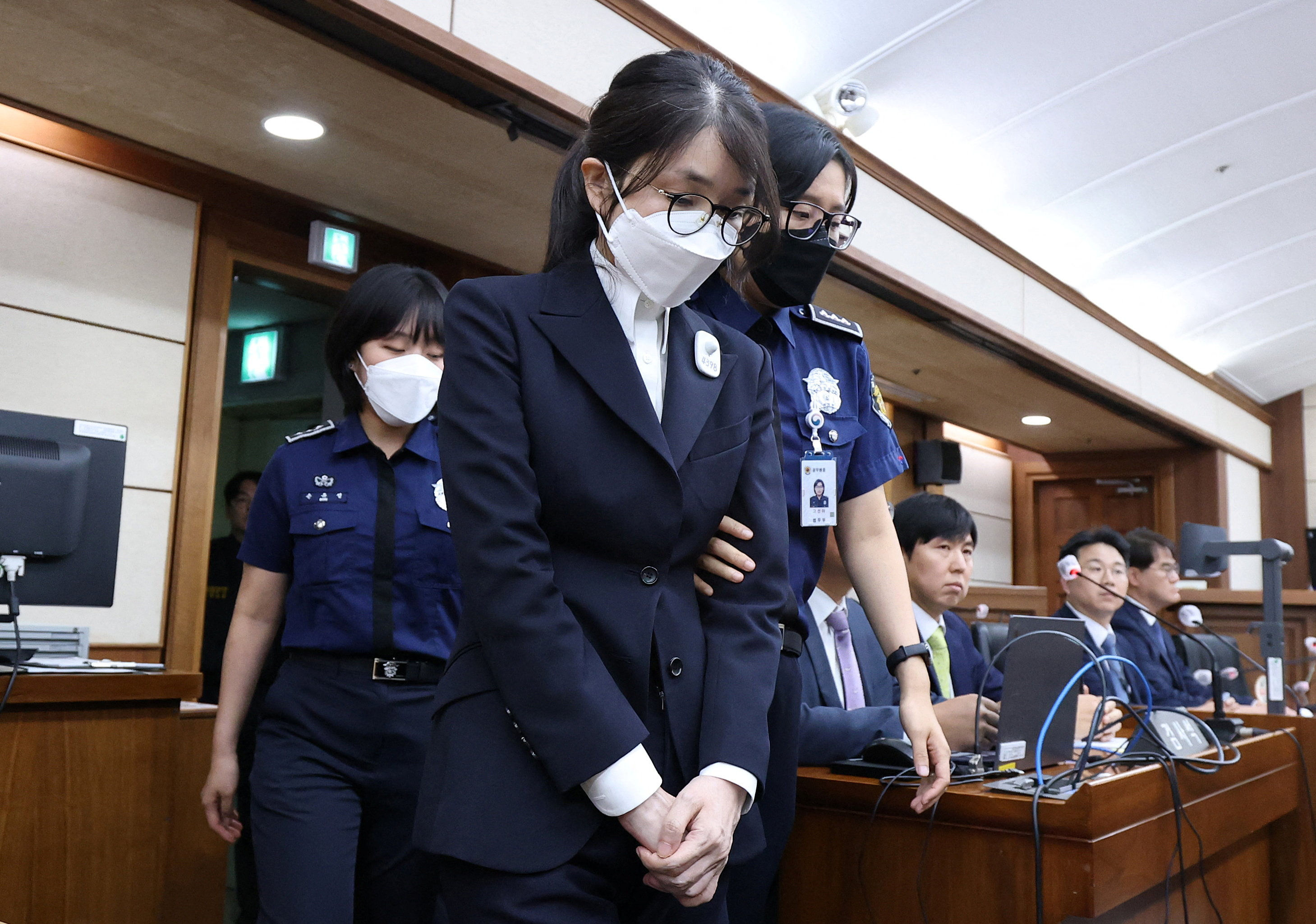 8415668 ▲▼南韓前第一夫人金建希24日下午進入首爾中央地方法院出庭受審。(圖/路透)