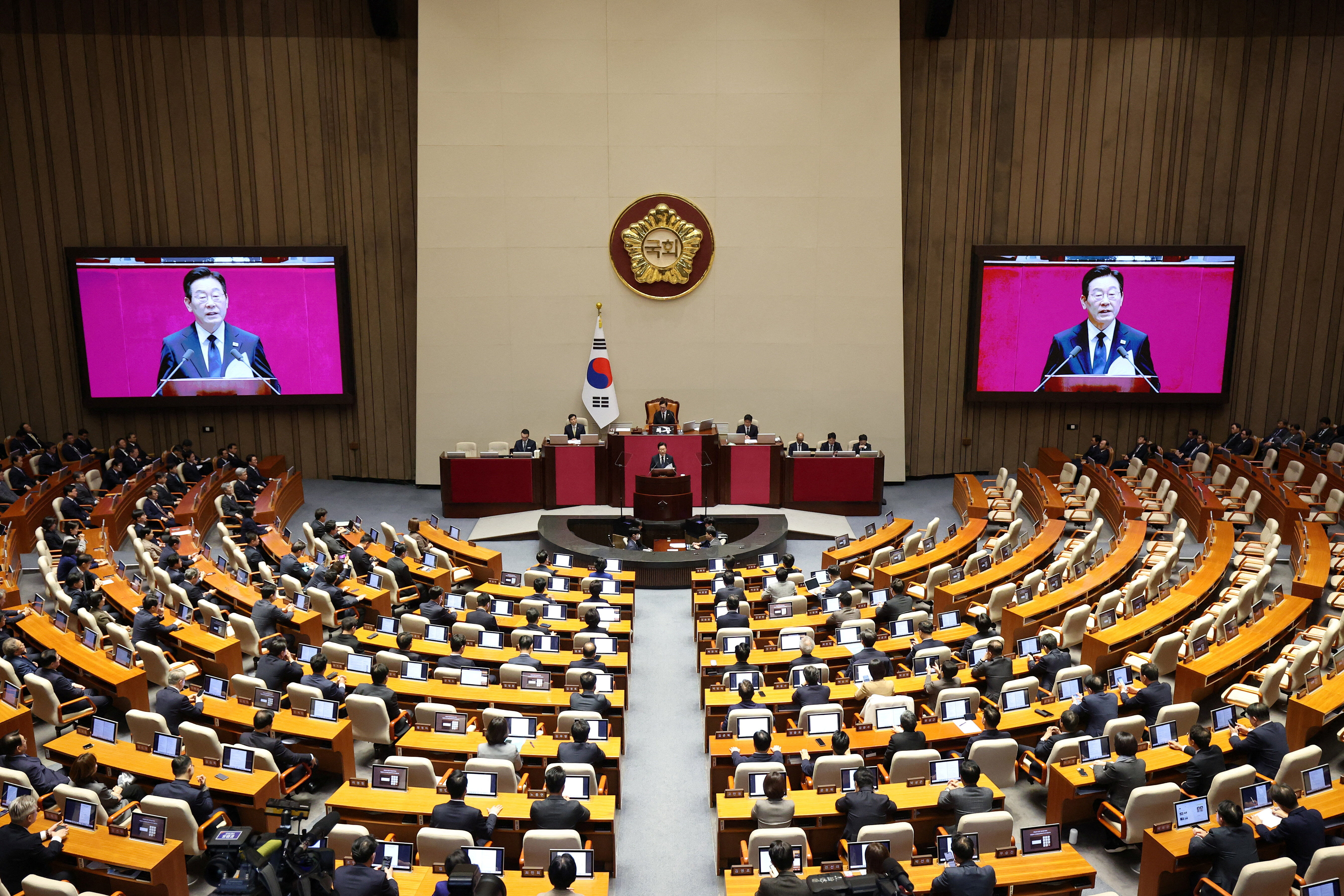 8476931 ▲▼南韓總統李在明4日上午在國會針對明年總預算進行施政演說,強調國家對於AI的投資計畫。(圖/路透)