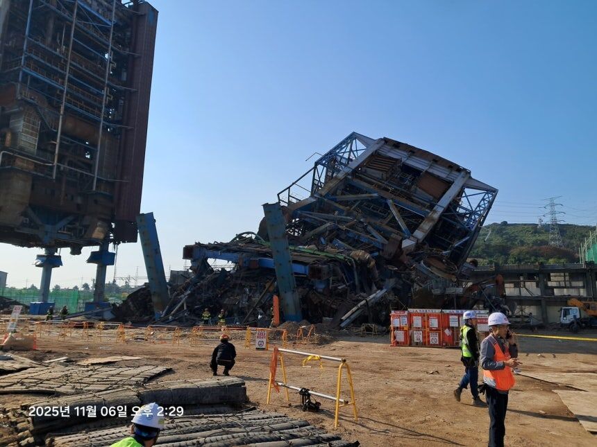 8479773-1 ▲▼ 南韓蔚山火力發電廠坍塌事故。(圖/翻攝自蔚山消防本部)