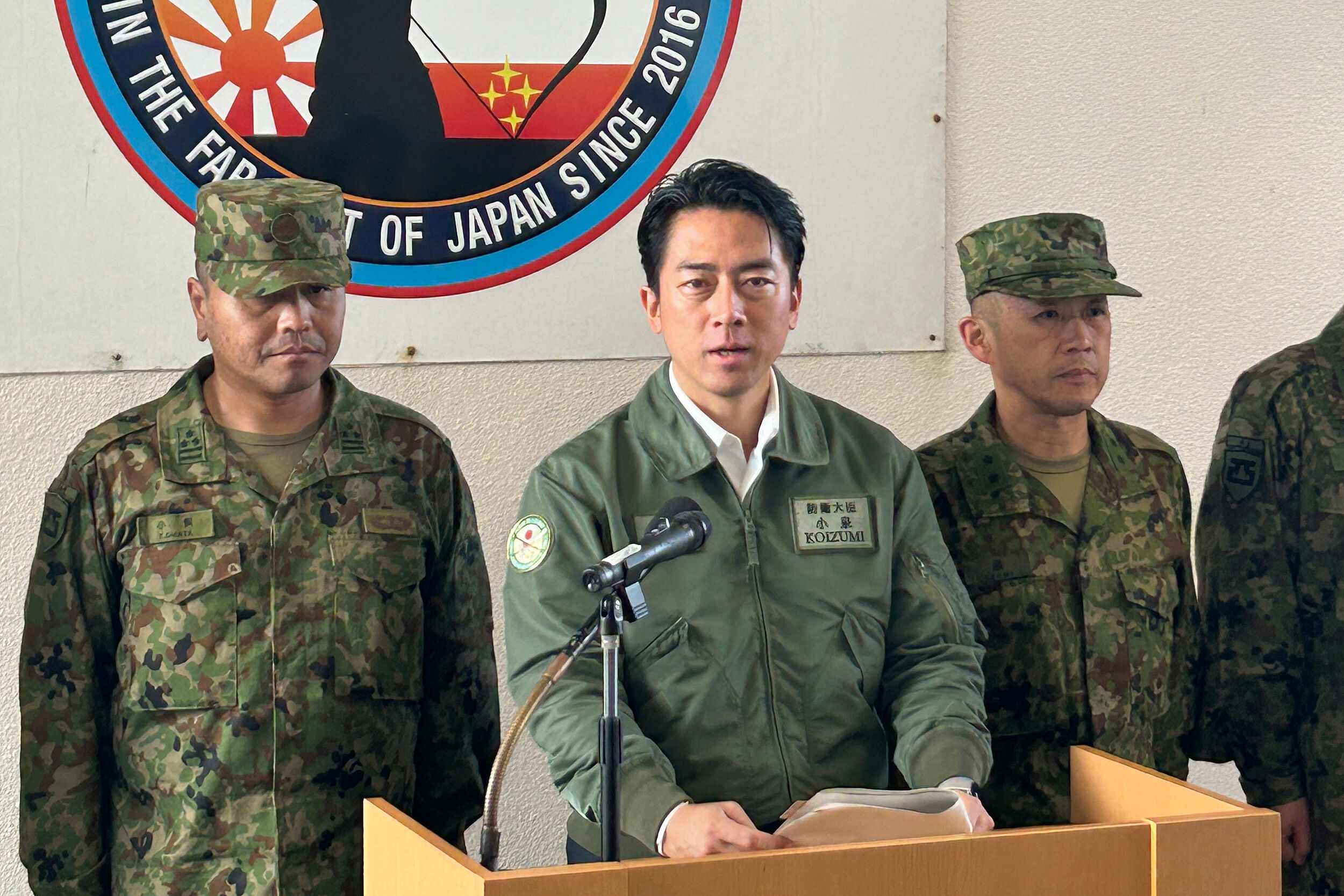 8505964 ▲▼日本防衛大臣小泉進次郎23日造訪沖繩縣與那國島自衛隊駐地。(圖/VCG)