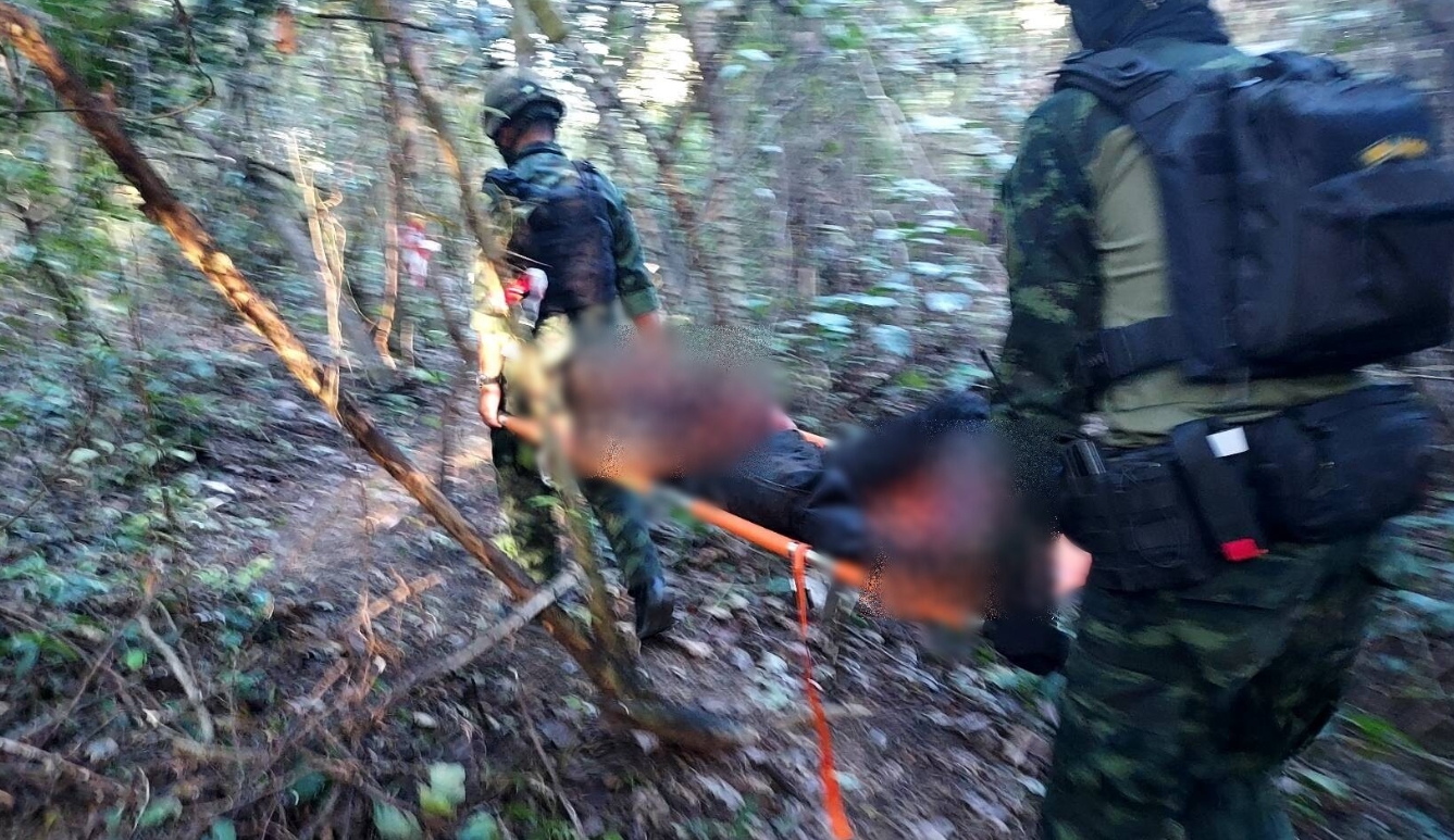 ▲▼中國籍男子非法入境泰國時，在邊境誤踩地雷重傷。（圖／翻攝自民意報）