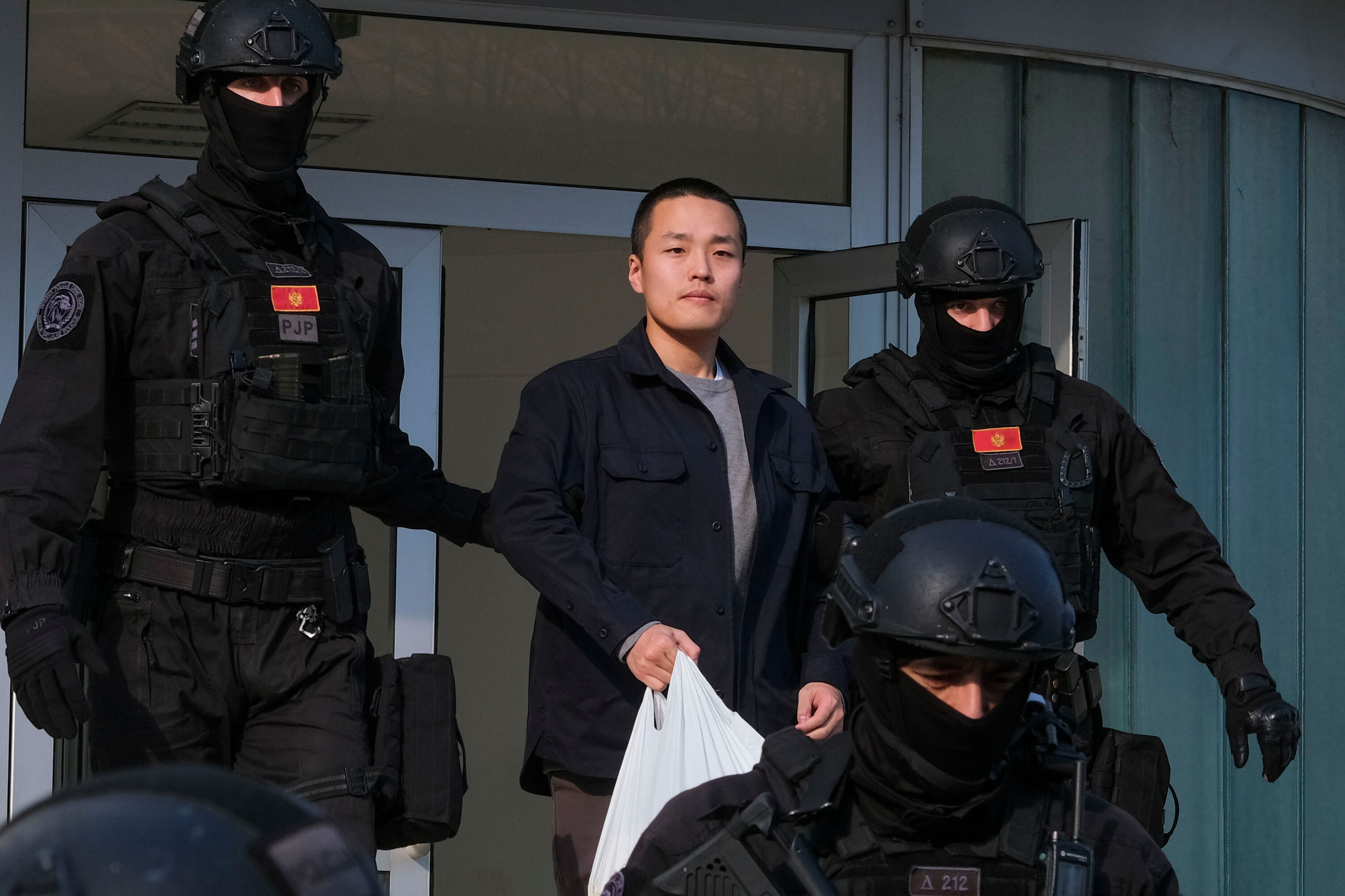 ▲▼被稱為「加密貨幣之王」的Terraform Labs韓籍共同創辦人權渡衡，因涉詐欺導致多名受害人損失龐大金額，遭美國法院判處15年徒刑。（圖／達志影像／美聯社）