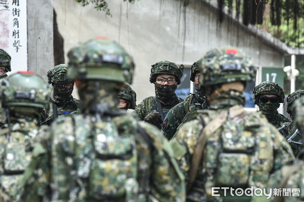 ▲國軍111年春節加強戰備，城鎮戰對抗演練。（圖／記者林敬旻攝）
