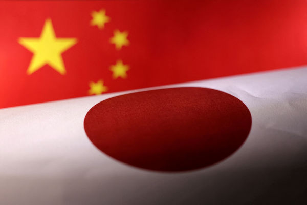 d6836424 ▲▼中日關係,日中關係,日本國旗,中國國旗,五星旗。(圖/路透)