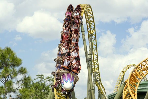 d8408224-1 ▲▼美國佛州環球影城新園區「史詩宇宙」(Epic Universe)雲霄飛車「星塵賽車手」(Stardust Racers)。(圖/達志影像/美聯社)