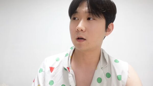 南韓YouTuber「Debo醬」因爆料中國人涉殺人與器官買賣，引起警方高度關注，目前已遭立案調查。（翻攝自YouTube/韓国人先生デボちゃん）