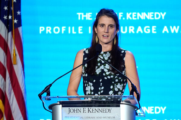▲▼美國前總統小甘迺迪（John F. Kennedy）外孫女塔蒂亞娜·施拉茲伯格（Tatiana Schlossberg）。（圖／達志影像／美聯社）