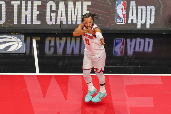 ▲尼克布朗森狂飆35分，率隊痛宰暴龍闖入NBA盃最終4強。（圖／路透）