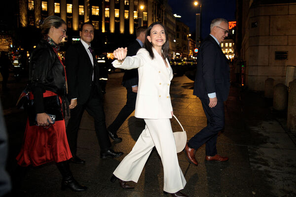 ▲▼今年諾貝爾和平獎得主、委內瑞拉反對派領袖馬查多（Maria Corina Machado）成功出逃，10日公開現身挪威奧斯陸，向支持者致意。（圖／路透）