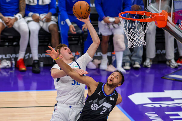 ▲獨行俠「旗子哥」弗拉格打破詹皇高懸22年神紀錄，成為NBA史上18歲單場得分新高紀錄締造者。（圖／達志影像／美聯社）