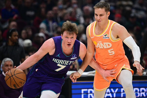▲黃蜂庫尼普爾寫下NBA史上最快投進100顆三分球的神紀錄。（圖／達志影像／美聯社）