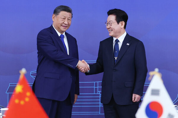 ▲▼ 中國國家主席習近平（左）與南韓總統李在明（右）。（圖／達志影像／美聯社）