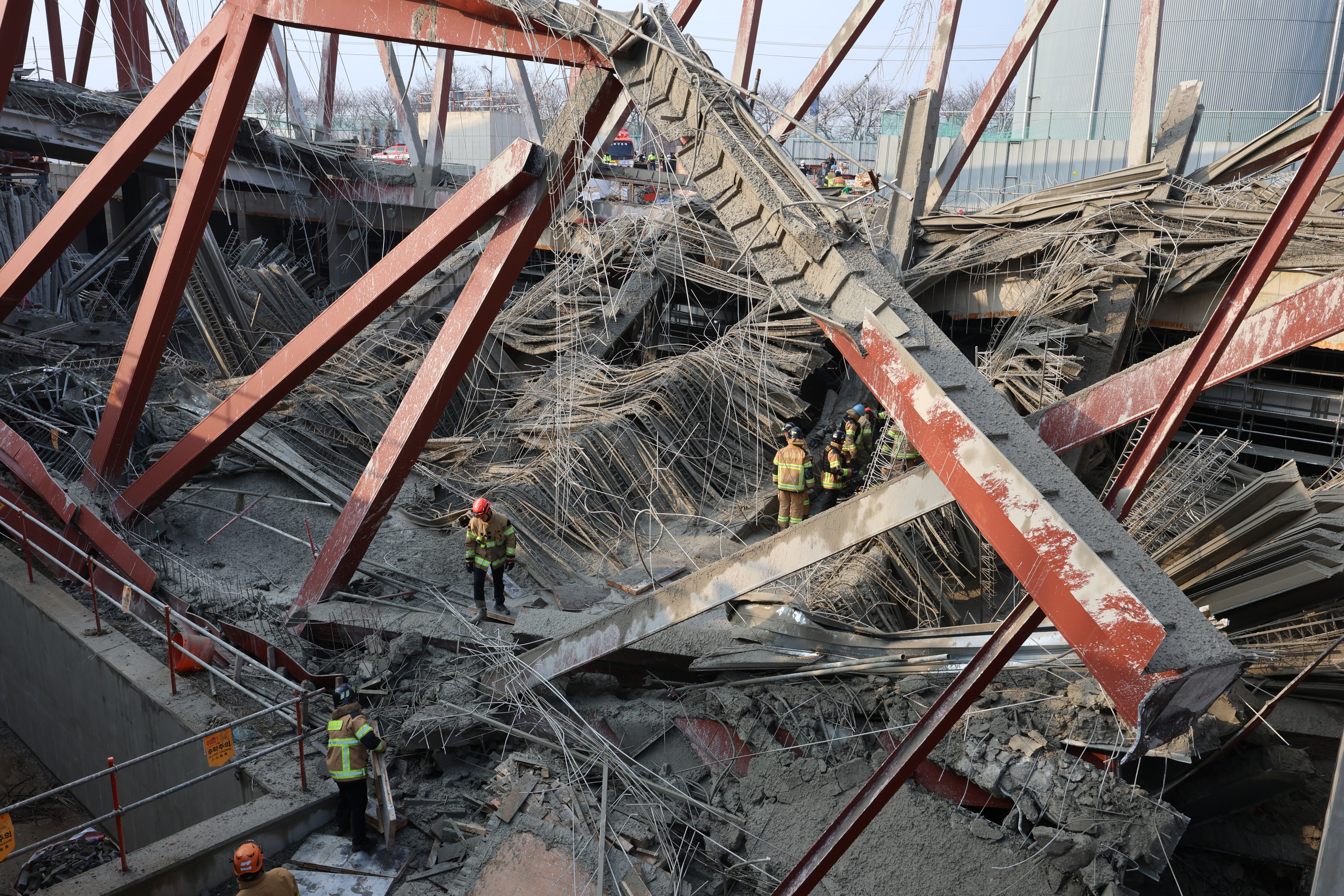 8532755-1 ▲▼位於南韓光州廣域市西區治平洞、正在興建中的「光州代表圖書館」,11日鋼鐵結構崩塌。(圖/達志影像/newscom)