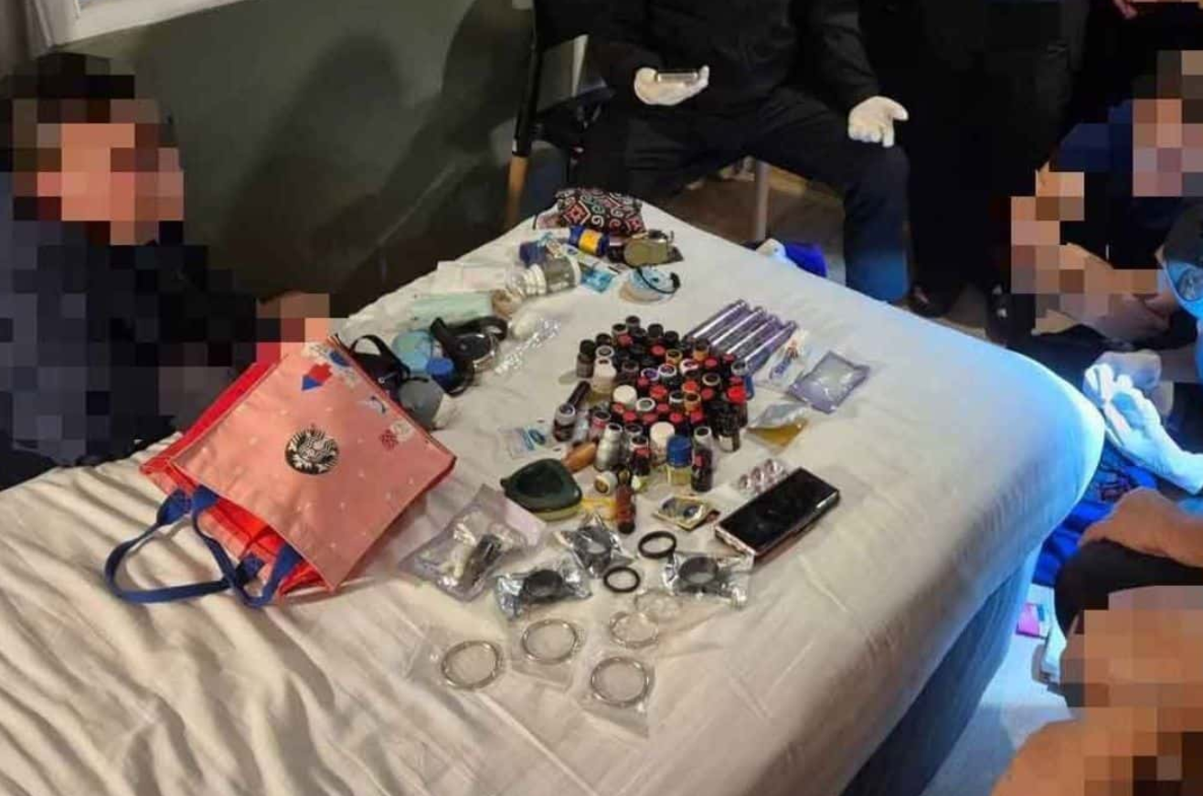 ▲▼7人全裸纏綿ing！曼谷破男男群交趴　警搜出65「同志助興劑」。（圖／翻攝自Khaosod）