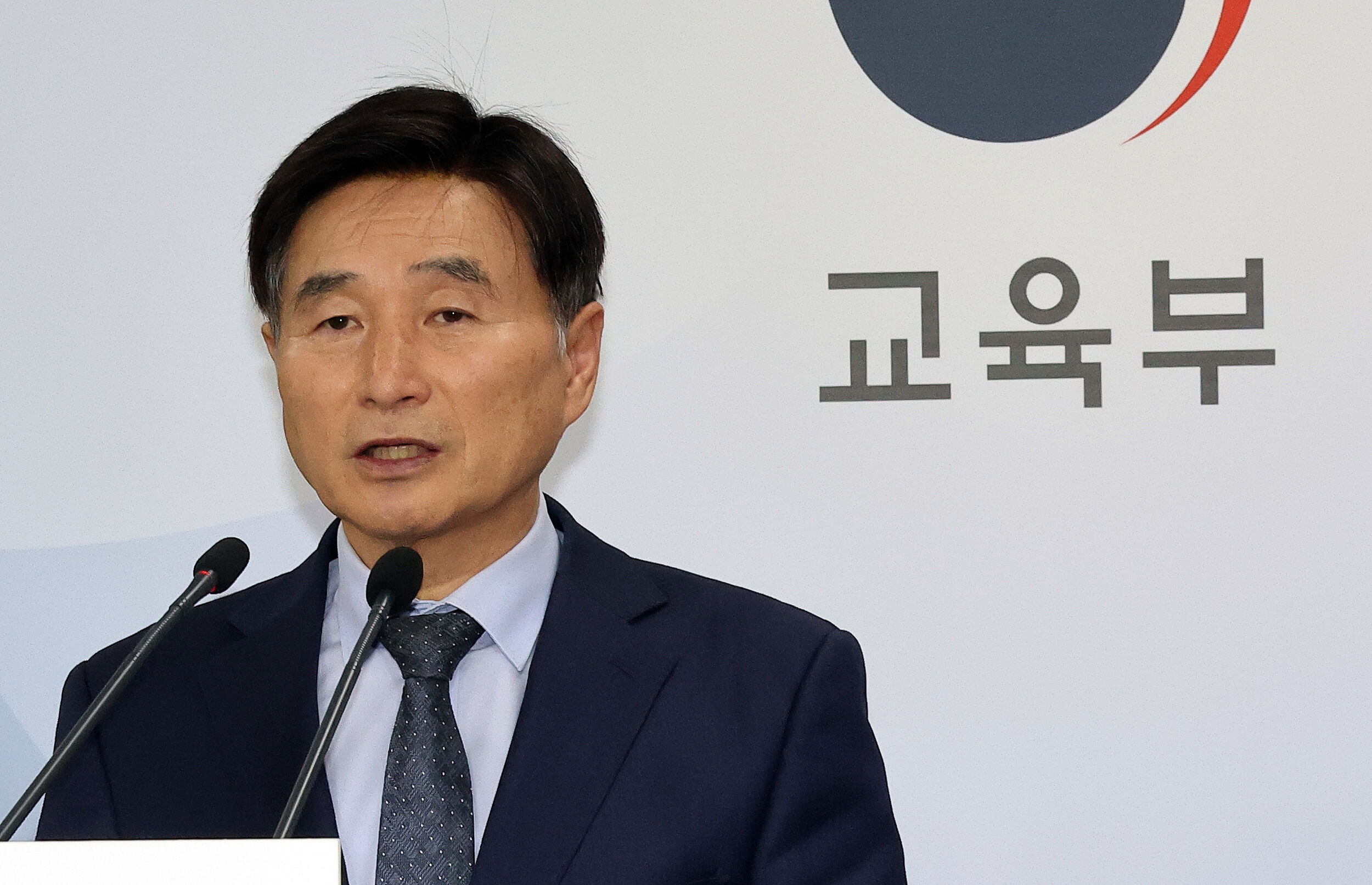 8534775 ▲▼韓國教育課程評價院院長吳承杰最後因考題難度失當而引咎辭職。(圖/VCG)